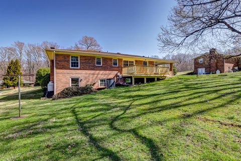 Tiny photo for 303 Grove Street, Hurt, VA 24563 (MLS # 364952)