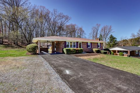 Tiny photo for 303 Grove Street, Hurt, VA 24563 (MLS # 364952)