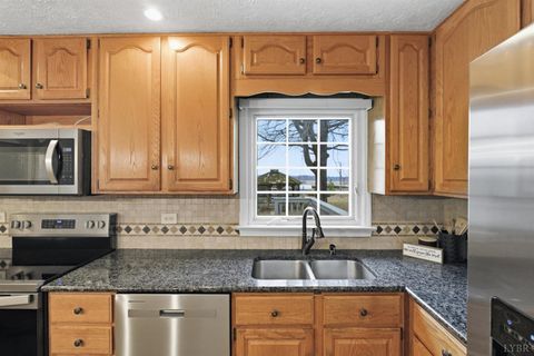 Tiny photo for 7092 Stage Coach Road, Nathalie, VA 24577 (MLS # 364685)