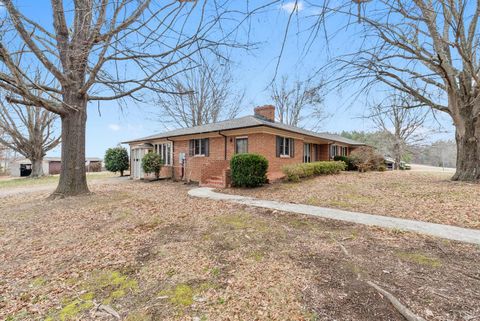 Tiny photo for 7092 Stage Coach Road, Nathalie, VA 24577 (MLS # 364685)