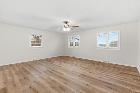 Tiny photo for 7092 Stage Coach Road, Nathalie, VA 24577 (MLS # 364685)