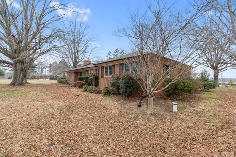 Tiny photo for 7092 Stage Coach Road, Nathalie, VA 24577 (MLS # 364685)