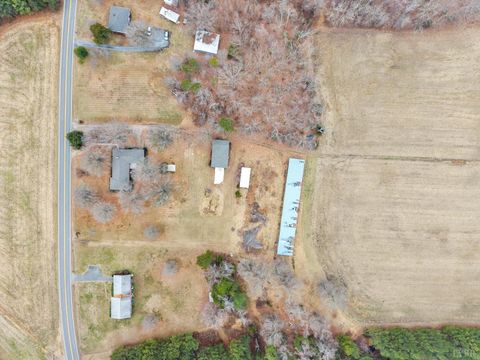 Tiny photo for 7092 Stage Coach Road, Nathalie, VA 24577 (MLS # 364685)