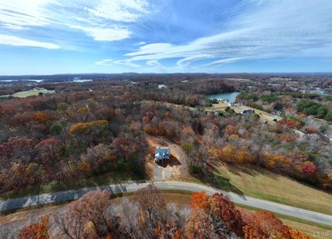 Photo of 40 Sassafras Ct., Moneta, VA 24121 (MLS # 363124)