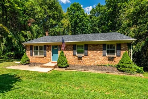 Photo of 206 Simsbury Lane, Forest, VA 24551 (MLS # 365387)