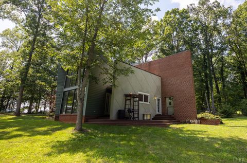 Tiny photo for 2246 Country Club Rd, Appomattox, VA 24522 (MLS # 364052)