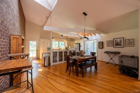 Tiny photo for 2246 Country Club Rd, Appomattox, VA 24522 (MLS # 364052)