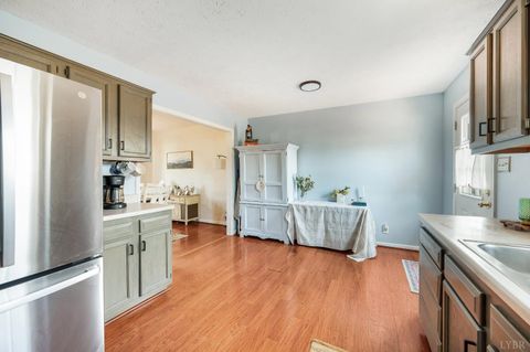 Tiny photo for 103 Fowler Street, Lynchburg, VA 24502 (MLS # 363806)