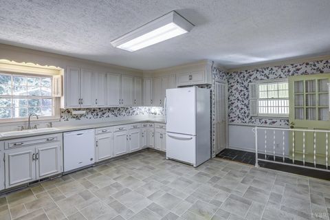 Tiny photo for 3104 Cranehill Drive, Lynchburg, VA 24503 (MLS # 362303)