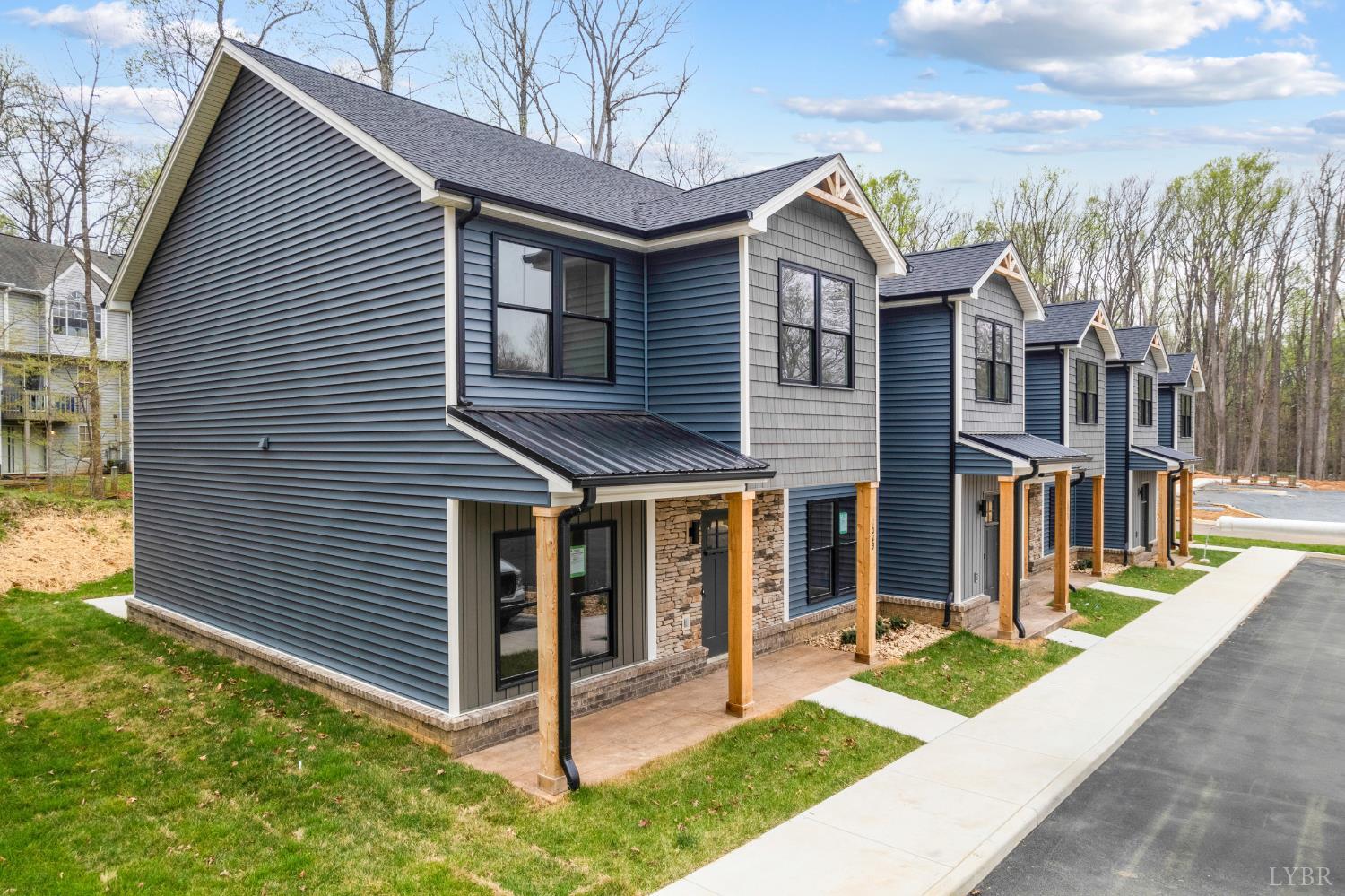 1017 Wythe Drive, Forest, Virginia image 2