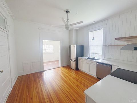 Tiny photo for 301 Yeardley Avenue, Lynchburg, VA 24501 (MLS # 365029)