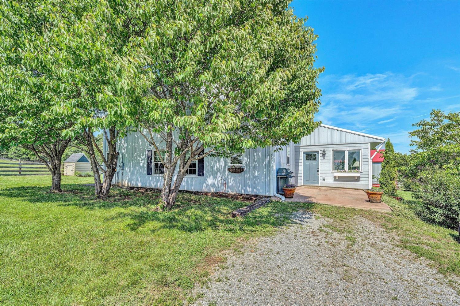 135 Holyfield Lane, Moneta, Virginia image 2