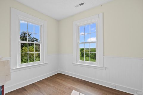 Tiny photo for 859 Belmont Street, Lynchburg, VA 24504 (MLS # 362395)