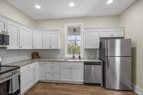 Tiny photo for 859 Belmont Street, Lynchburg, VA 24504 (MLS # 362395)