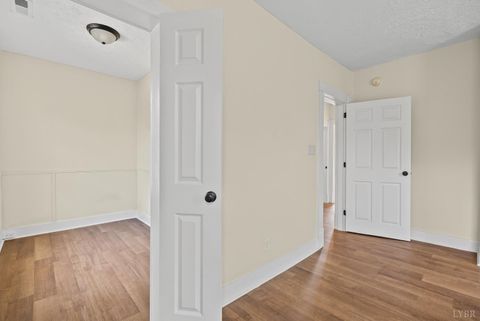 Tiny photo for 859 Belmont Street, Lynchburg, VA 24504 (MLS # 362395)
