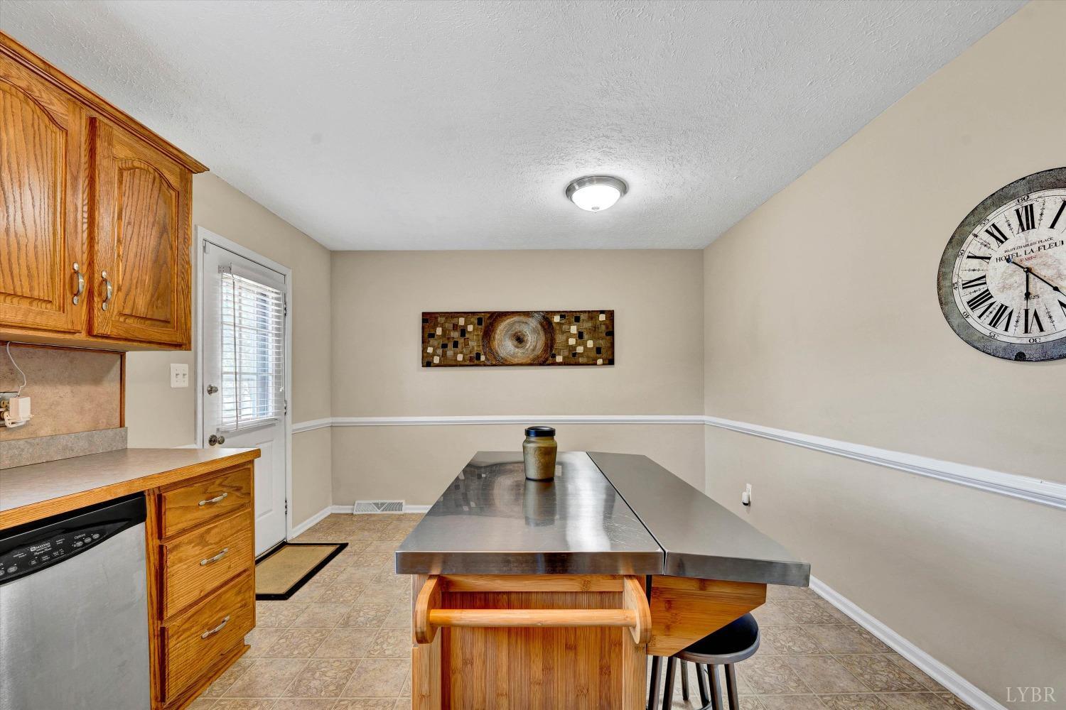 505 Sweeney Circle, Forest, Virginia image 9