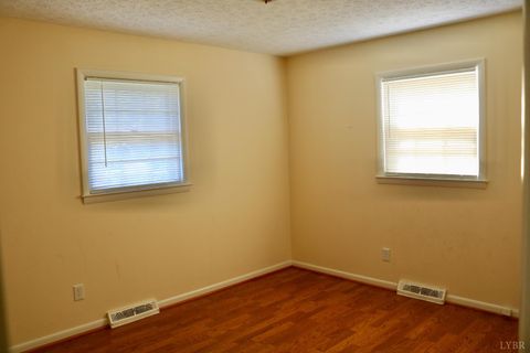 Tiny photo for 121 Gatlin St, Lynchburg, VA 24502 (MLS # 364621)