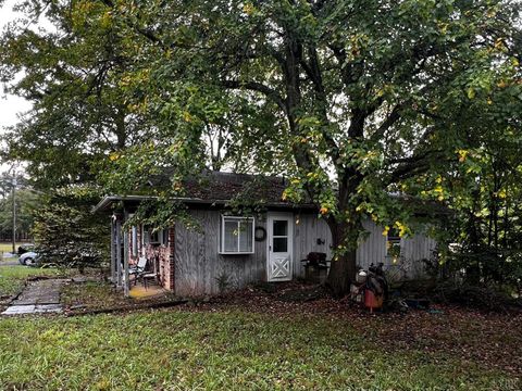 Tiny photo for 6069 Dews Road, Hurt, VA 24563 (MLS # 361605)