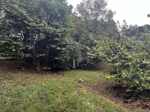 Tiny photo for 6069 Dews Road, Hurt, VA 24563 (MLS # 361605)