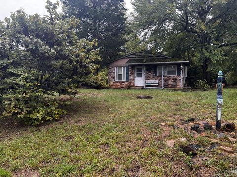 Tiny photo for 6069 Dews Road, Hurt, VA 24563 (MLS # 361605)