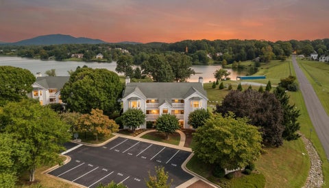 Photo of 702 Ivy Lake Drive, Forest, VA 24551 (MLS # 369414)
