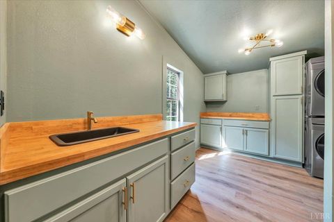 Tiny photo for 2781 Johnson School Road, Thaxton, VA 24174 (MLS # 366001)