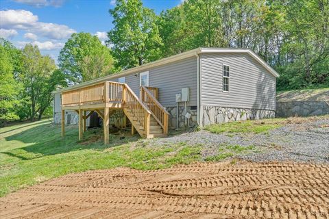 Tiny photo for 2781 Johnson School Road, Thaxton, VA 24174 (MLS # 366001)