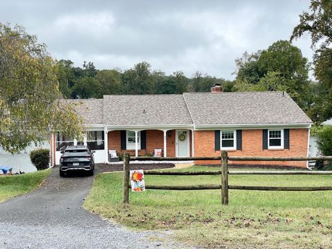 Photo of 488 Timberlake Drive, Lynchburg, VA 24502 (MLS # 362514) Photo of 488 Timberlake Drive, Lynchburg, VA 24502 (MLS # 362514)