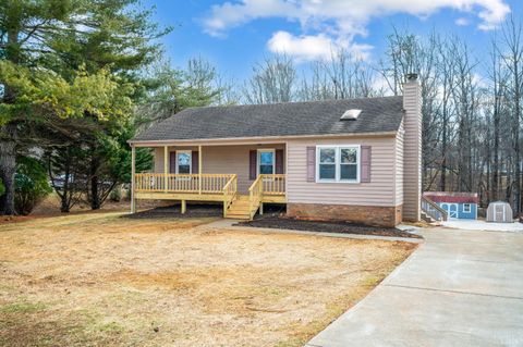 Photo of 636 Willow Oak Terrace, Forest, VA 24551 (MLS # 364537)