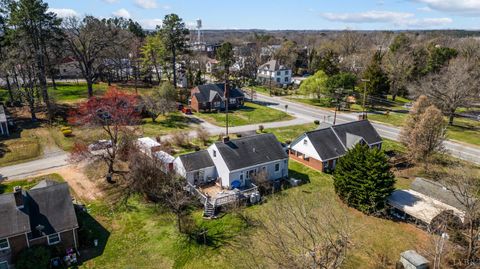 Tiny photo for 108 East Williams Street, Brookneal, VA 24528 (MLS # 364902)