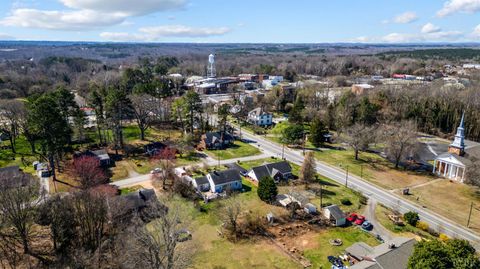 Tiny photo for 108 East Williams Street, Brookneal, VA 24528 (MLS # 364902)