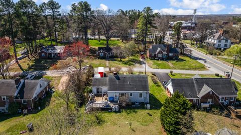 Tiny photo for 108 East Williams Street, Brookneal, VA 24528 (MLS # 364902)