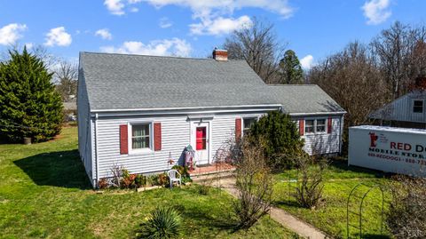 Tiny photo for 108 East Williams Street, Brookneal, VA 24528 (MLS # 364902)