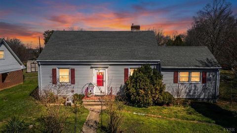Photo of 108 East Williams Street, Brookneal, VA 24528 (MLS # 364902)