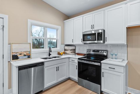 Tiny photo for 2723 Rainbow Circle, Lynchburg, VA 24501 (MLS # 364589)