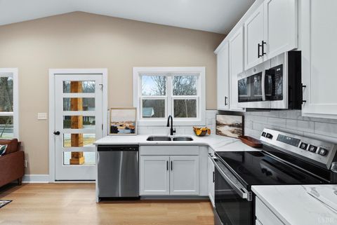 Tiny photo for 2723 Rainbow Circle, Lynchburg, VA 24501 (MLS # 364589)