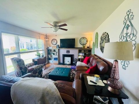 Tiny photo for 703 North Street, Bedford, VA 24523 (MLS # 365676)