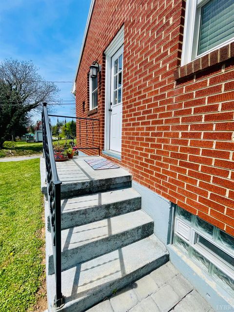 Tiny photo for 703 North Street, Bedford, VA 24523 (MLS # 365676)