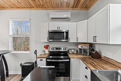 Tiny photo for 634 Selene Street, Lynchburg, VA 24503 (MLS # 363629)