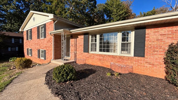 1568 NEWTON CIR, BEDFORD, VA 24523 - Image bbbe274f4d572f7a1e6cd59826d081ab/3139566564
