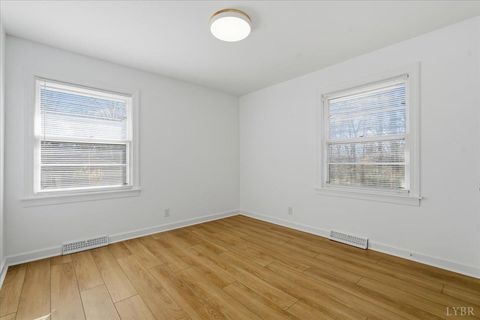 Tiny photo for 230 george Street, Lynchburg, VA 24502 (MLS # 363773)