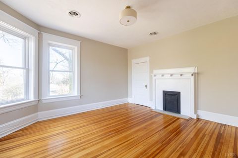 Tiny photo for 211 Cook Avenue, Brookneal, VA 24528 (MLS # 363095)
