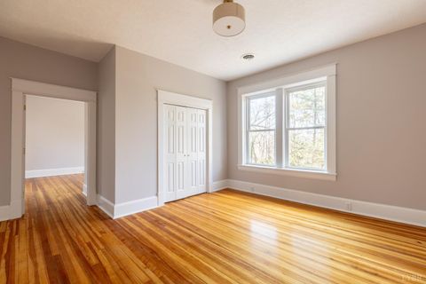 Tiny photo for 211 Cook Avenue, Brookneal, VA 24528 (MLS # 363095)