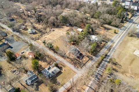 Tiny photo for 211 Cook Avenue, Brookneal, VA 24528 (MLS # 363095)