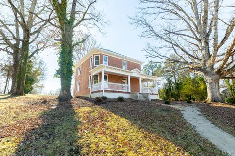Tiny photo for 211 Cook Avenue, Brookneal, VA 24528 (MLS # 363095)