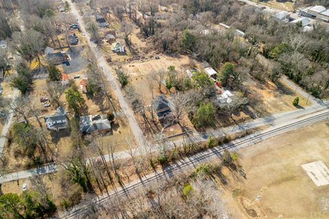 Tiny photo for 211 Cook Avenue, Brookneal, VA 24528 (MLS # 363095)