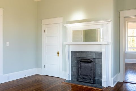 Tiny photo for 211 Cook Avenue, Brookneal, VA 24528 (MLS # 363095)
