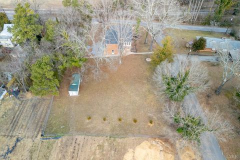 Tiny photo for 211 Cook Avenue, Brookneal, VA 24528 (MLS # 363095)