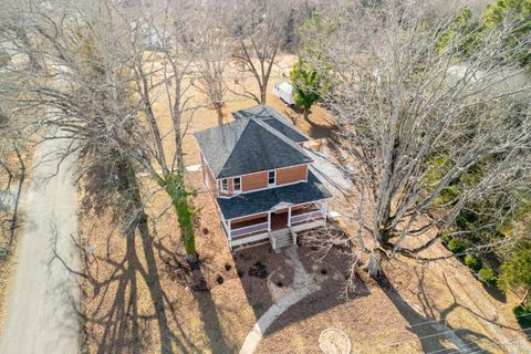 Tiny photo for 211 Cook Avenue, Brookneal, VA 24528 (MLS # 363095)