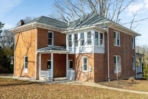 Tiny photo for 211 Cook Avenue, Brookneal, VA 24528 (MLS # 363095)